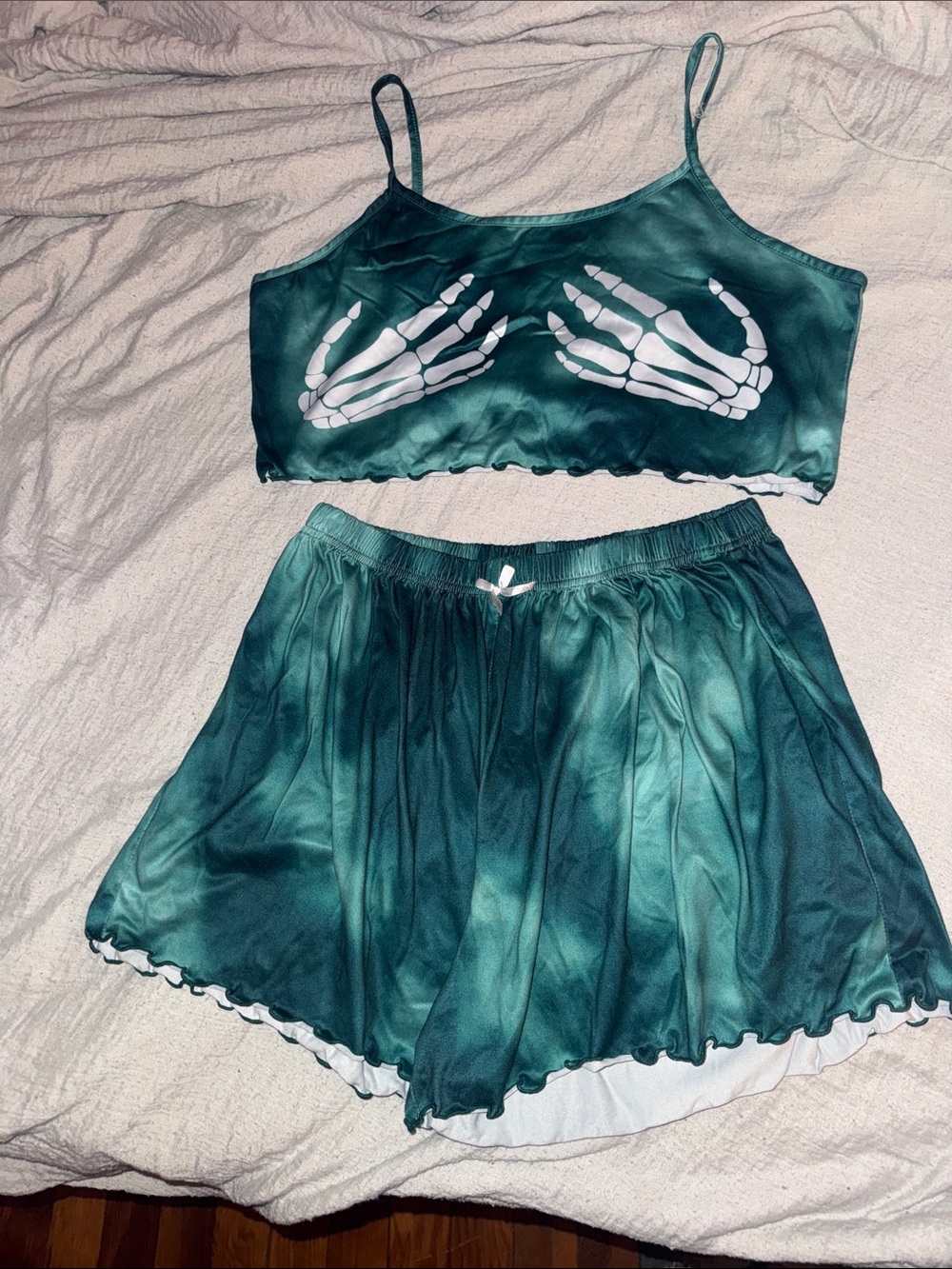 Women’s Green Satin Two-Piece Sleep Set with Skeleton Hand Print